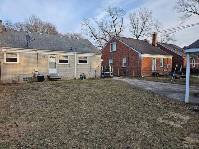 1501 N SILVERY Lane, Dearborn, MI 48128