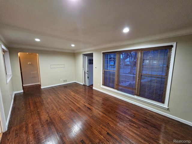1501 N SILVERY Lane, Dearborn, MI 48128