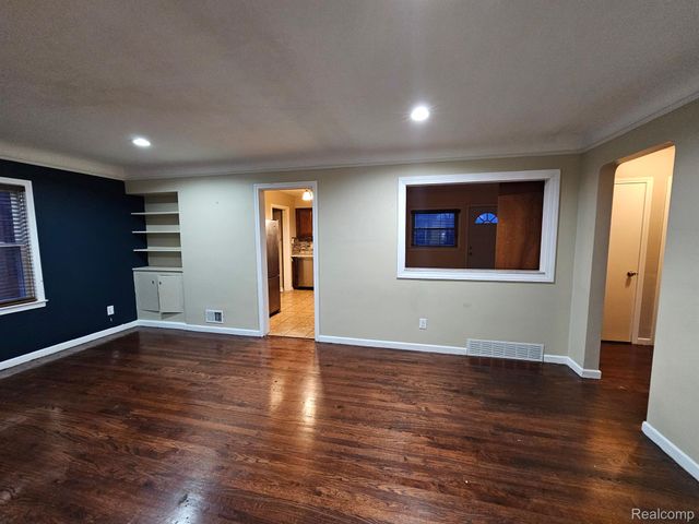 1501 N SILVERY Lane, Dearborn, MI 48128