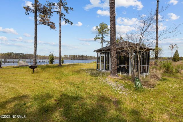 30 Paradox Point Drive, Aurora, NC 27806