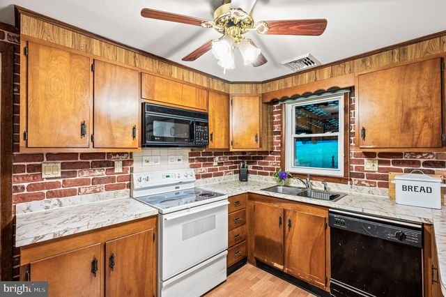 1505 HARVEY LN, Pottstown, PA 19465