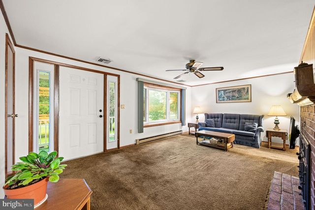 1505 HARVEY LN, Pottstown, PA 19465