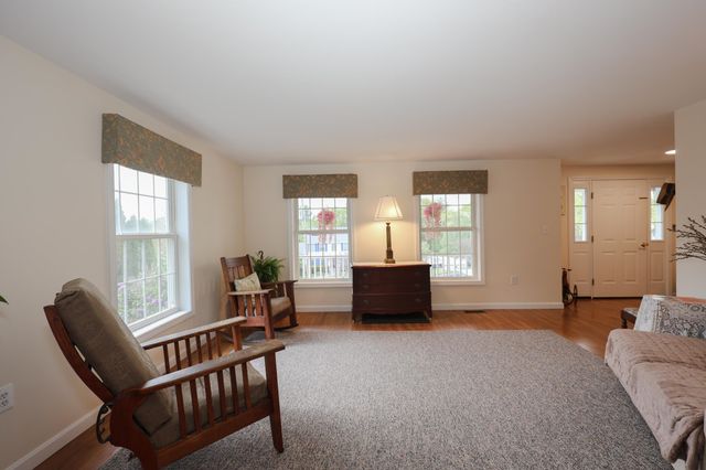 13 Jump Lane, Hudson, NH 03051