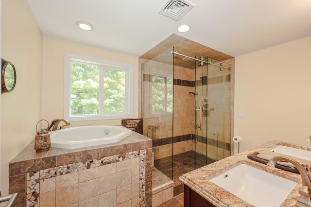 13 Jump Lane, Hudson, NH 03051