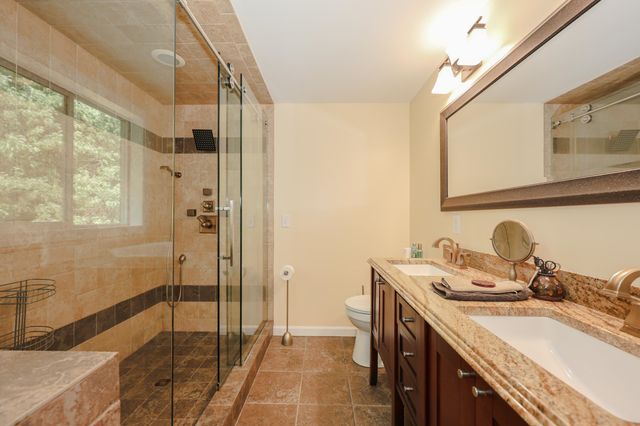 13 Jump Lane, Hudson, NH 03051