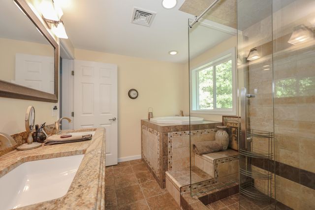 13 Jump Lane, Hudson, NH 03051