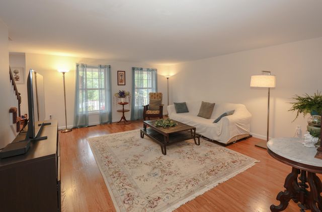 13 Jump Lane, Hudson, NH 03051