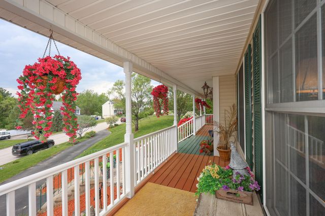 13 Jump Lane, Hudson, NH 03051