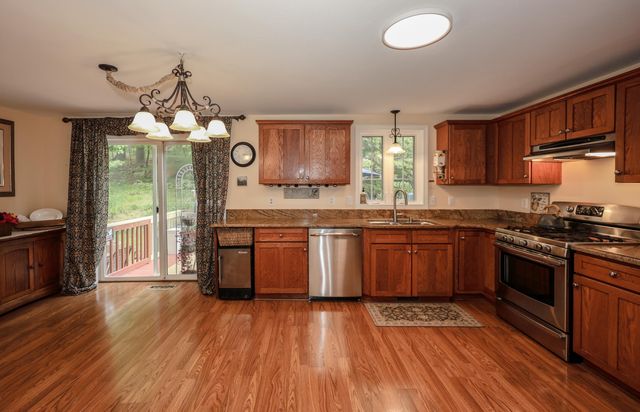 13 Jump Lane, Hudson, NH 03051