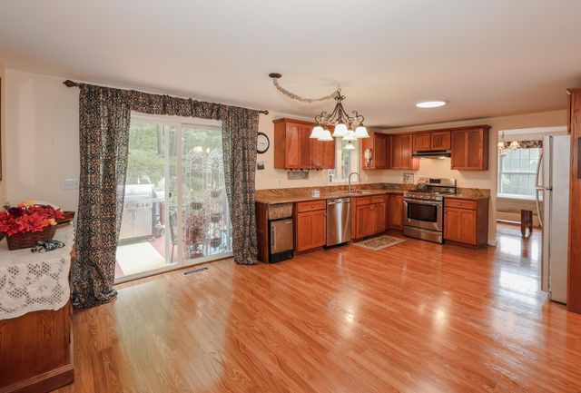 13 Jump Lane, Hudson, NH 03051