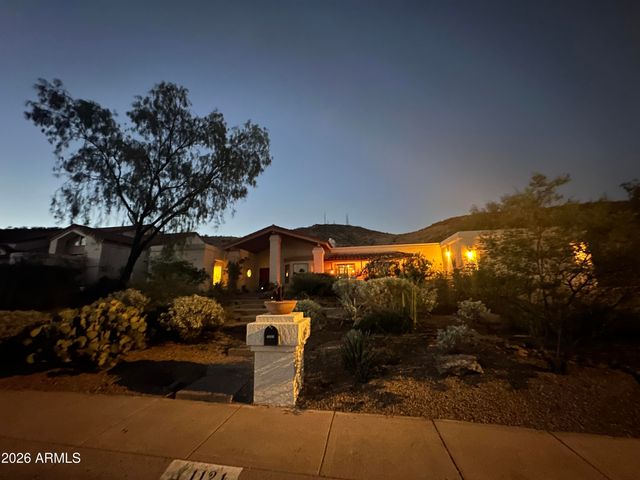 1121 W ASTER Drive, Phoenix, AZ 85029