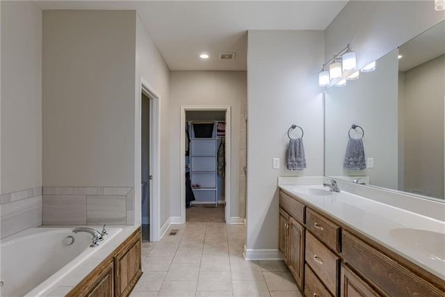 14145 Amanda Lane, Basehor, KS 66007