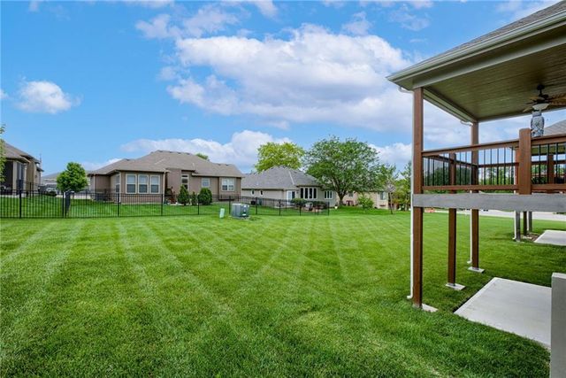 14145 Amanda Lane, Basehor, KS 66007