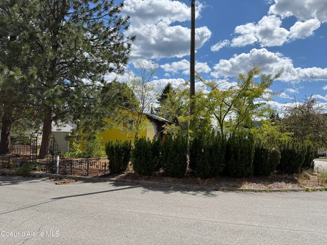 1920 E Meadow Ln, Post Falls, ID 83854