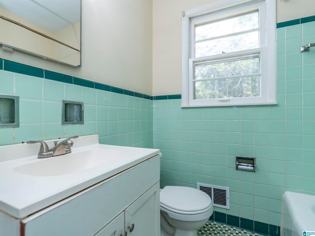254 NE LAKE DRIVE CIRCLE, Birmingham, AL 35215