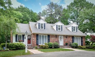 104 Glen St, Natick, MA 01760