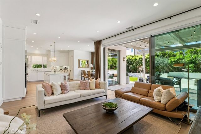 103 Villa Ridge, Irvine, CA 92602