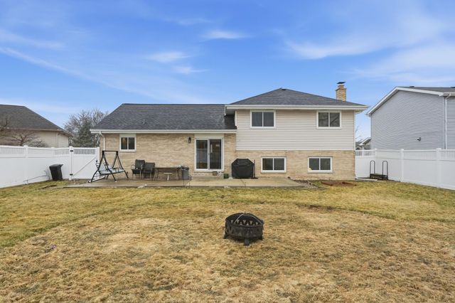 7215 Starling Drive, Schererville, IN 46375