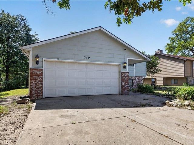 319 W Tomahawk St, Kechi, KS 67067