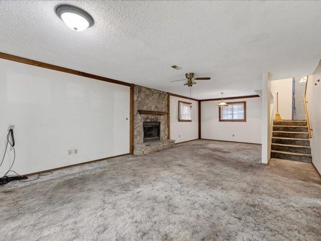 319 W Tomahawk St, Kechi, KS 67067
