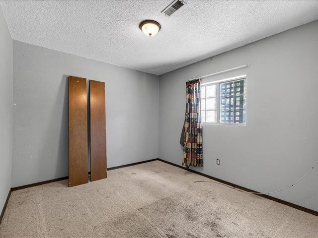 319 W Tomahawk St, Kechi, KS 67067