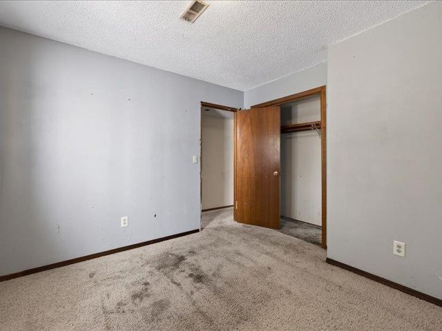 319 W Tomahawk St, Kechi, KS 67067