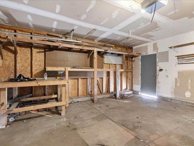 319 W Tomahawk St, Kechi, KS 67067