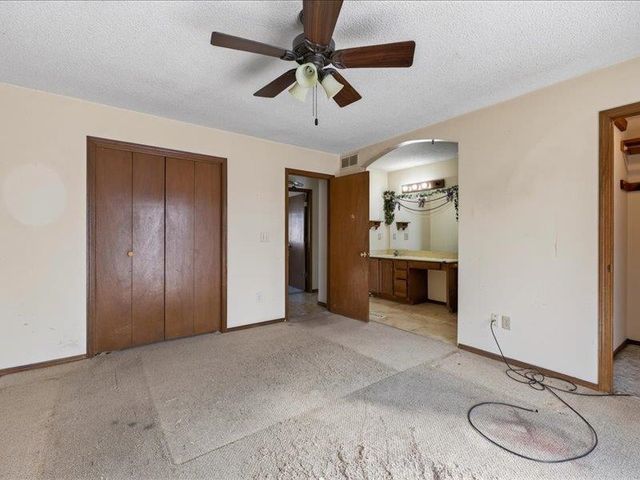 319 W Tomahawk St, Kechi, KS 67067