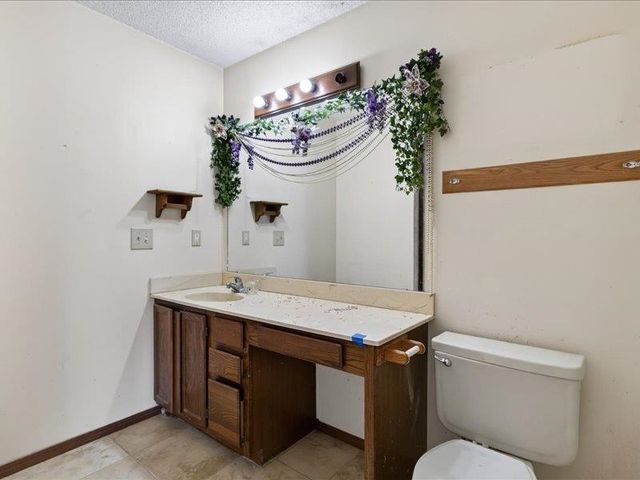 319 W Tomahawk St, Kechi, KS 67067
