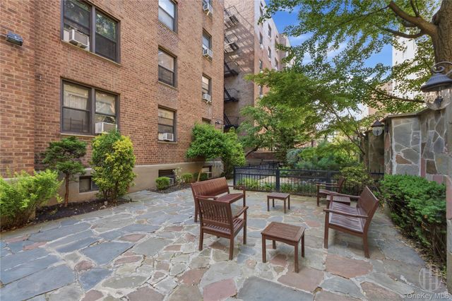 3727 86 6N, Jackson Heights, NY 11372