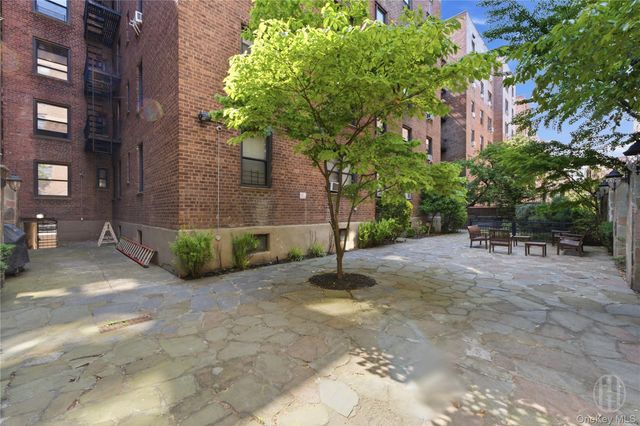 3727 86 6N, Jackson Heights, NY 11372