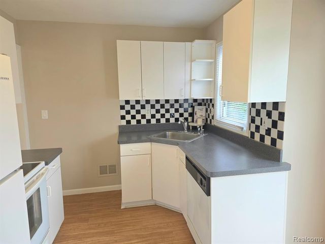 19969 Indian, Redford, MI 48240