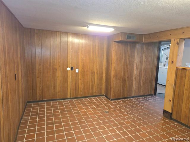 19969 Indian, Redford, MI 48240