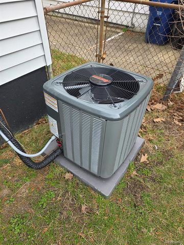 19969 Indian, Redford, MI 48240