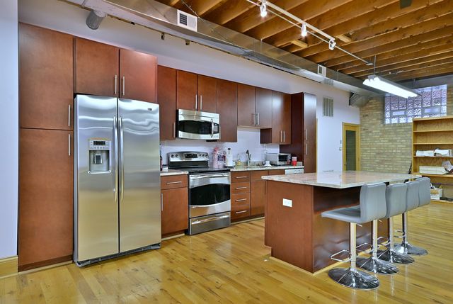 4128 W Belmont Avenue, Chicago, IL 60641