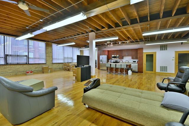 4128 W Belmont Avenue, Chicago, IL 60641