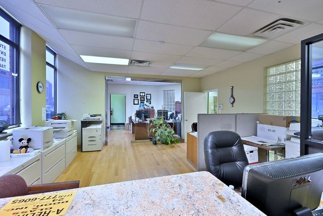 4128 W Belmont Avenue, Chicago, IL 60641