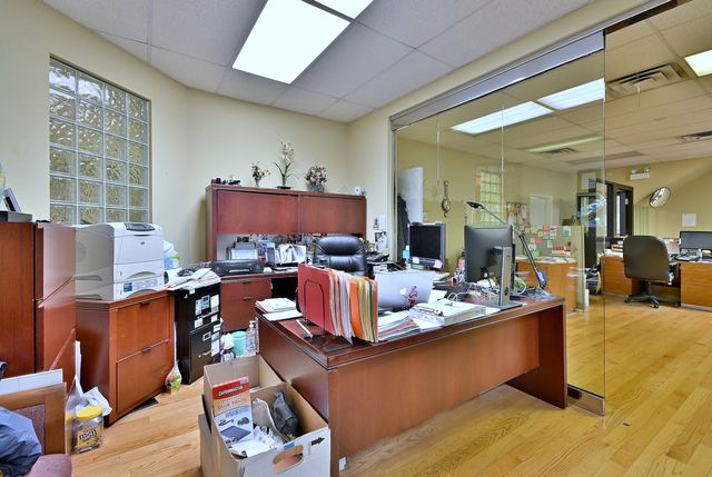 4128 W Belmont Avenue, Chicago, IL 60641