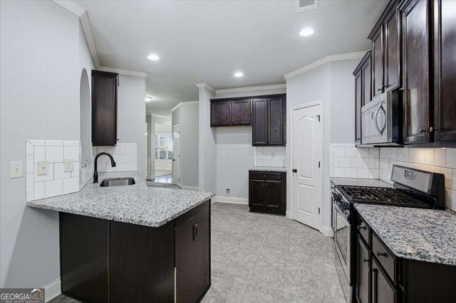 180 Pebblefield Trace, Lawrenceville, GA 30045