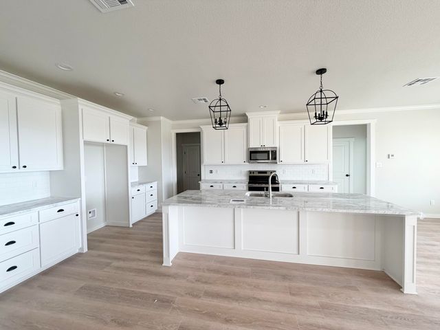 6025 Vista Del Sol Drive, San Angelo, TX 76904