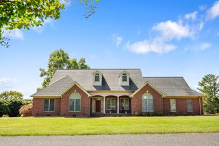 350 Bridlewood Dr, Fayetteville, TN 37334