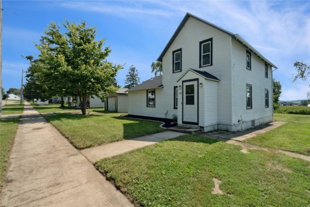 132 Green Street, Center Point, IA 52213
