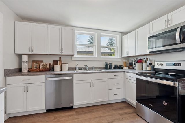 132 Green Street, Center Point, IA 52213