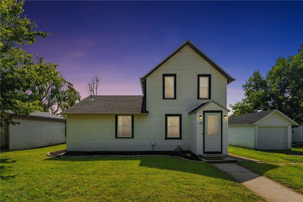 132 Green Street, Center Point, IA 52213