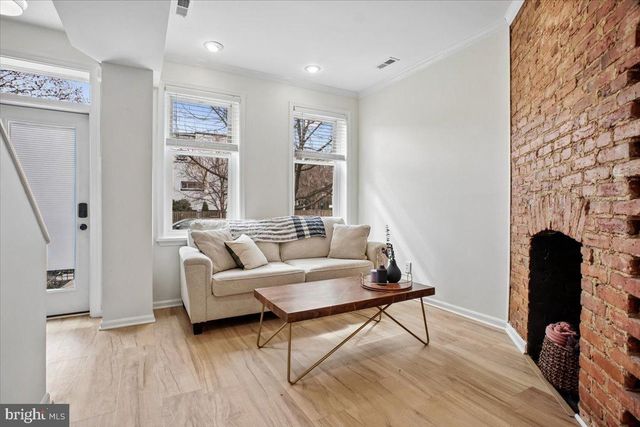 1704 A ST SE, Washington, DC 20003