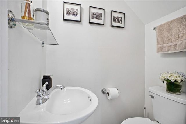 1704 A ST SE, Washington, DC 20003