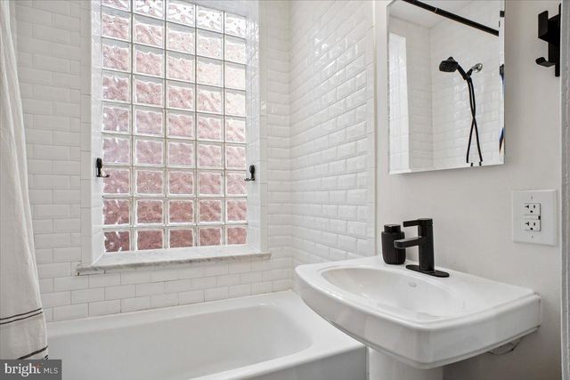 1704 A ST SE, Washington, DC 20003