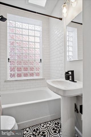 1704 A ST SE, Washington, DC 20003