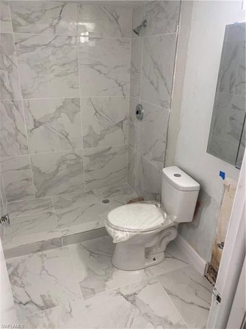 830 Wiggins Pass RD 10, Naples, FL 34110