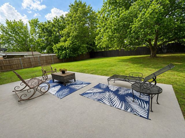 889 Jerry Lane, Bedford, TX 76022